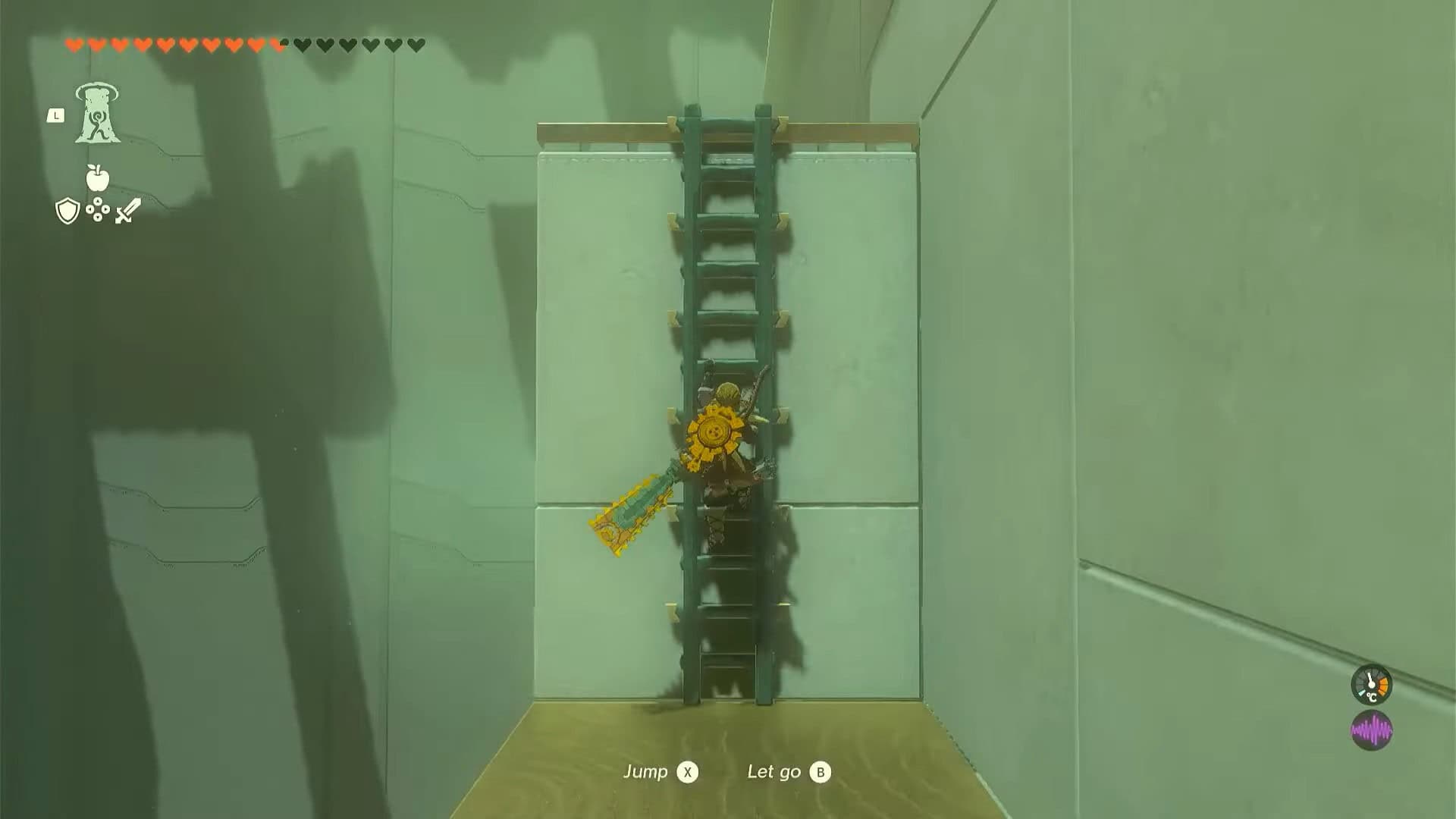 オロキウム神社の階段を登る